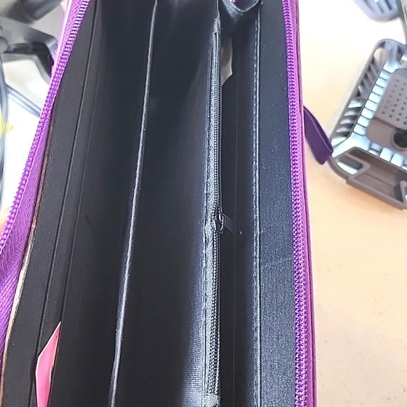 Zipped Wallet organizer. NEW with tags. - Picture 3 of 7